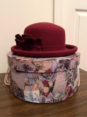 VTG Burgundy Liz Claiborne 100% Wool Cloche Hat with 3D Floral Accent & Hat Box